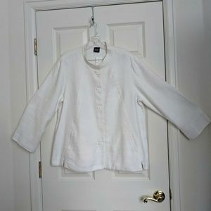 White Linen detailed with pockets